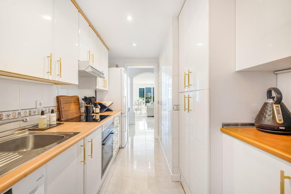 Apartment Amazing With Sea View In Puerto Banus
