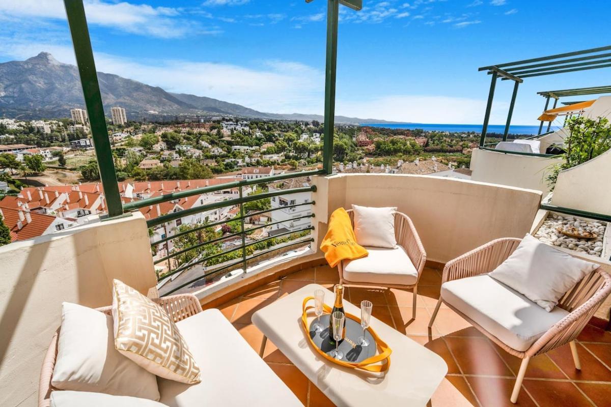 Amazing With Sea View In Puerto Banus *